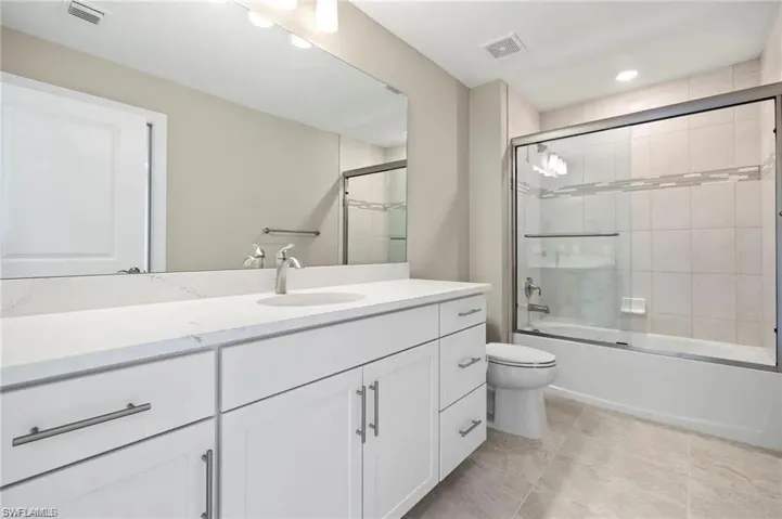 Double sized vanity bathroom connected to bedroom 4