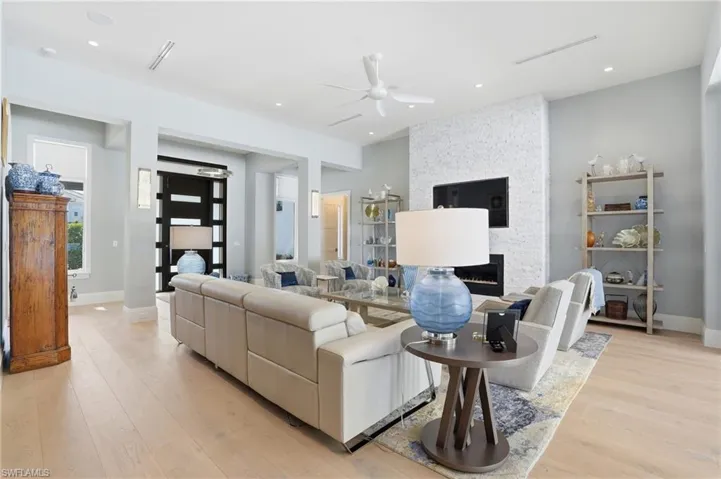 725 Harbour Dr, Naples, Florida 34103