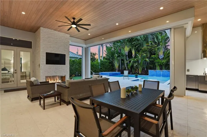 725 Harbour Dr, Naples, Florida 34103