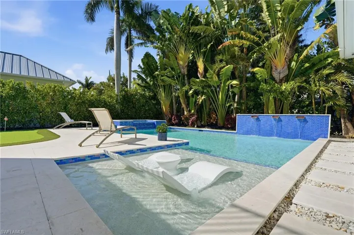 725 Harbour Dr, Naples, Florida 34103