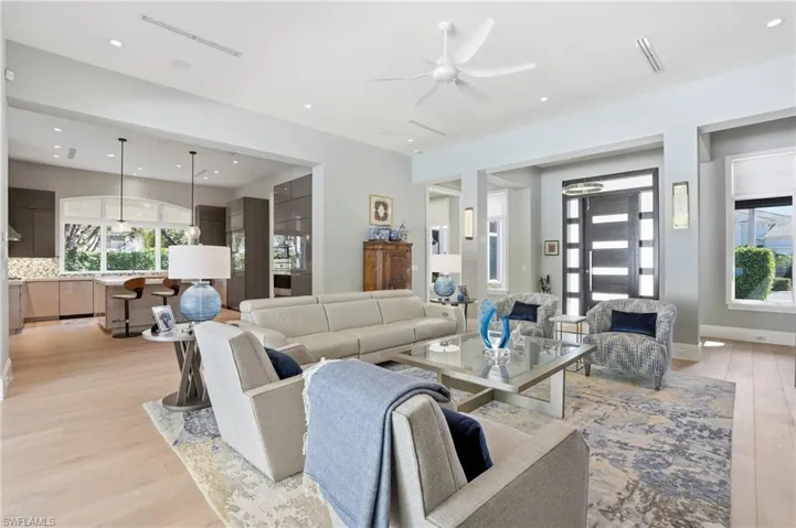 725 Harbour Dr, Naples, Florida 34103