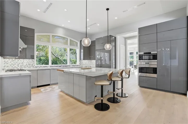 725 Harbour Dr, Naples, Florida 34103