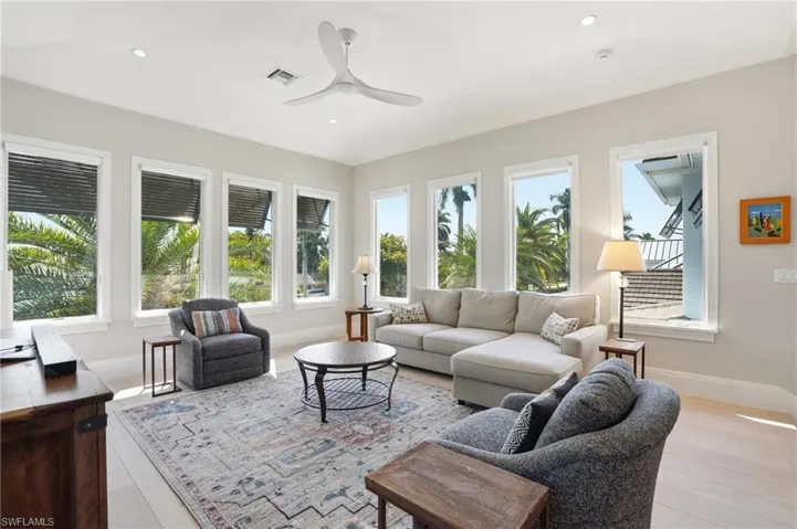725 Harbour Dr, Naples, Florida 34103