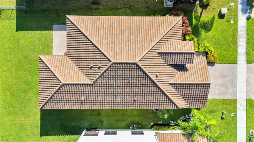 Birds eye view of property