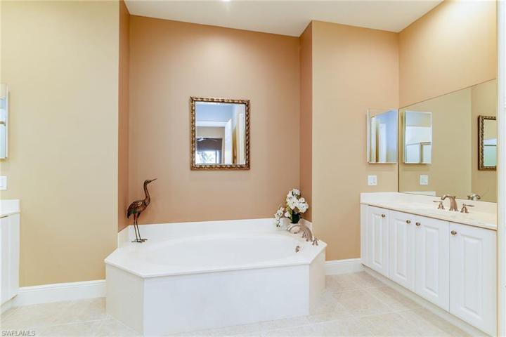 9219 Corfu CT # 202, NAPLES FL 34114
