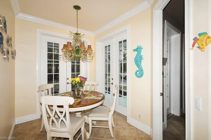 Kitchen Dining Area