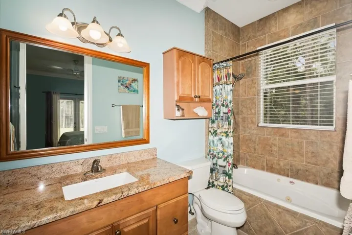 2nd Bedrm En Suite  Shower w/ Jetted Tub
