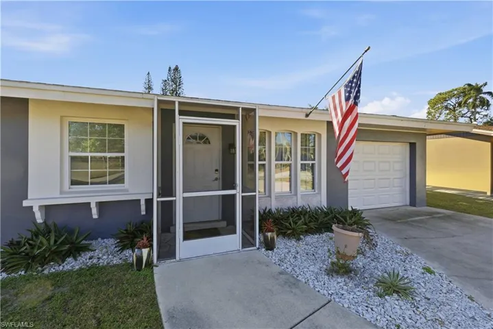 4690 Parrot Ave, Naples, Florida 34104