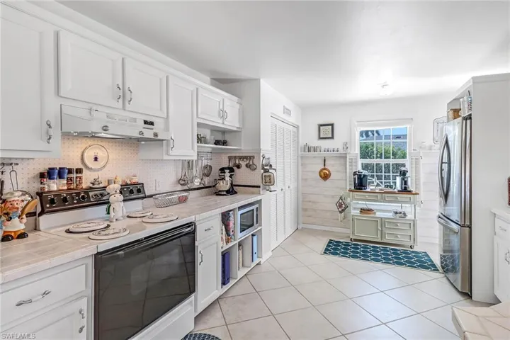 616 SE 30th  ST, Cape Coral, FL 33904
