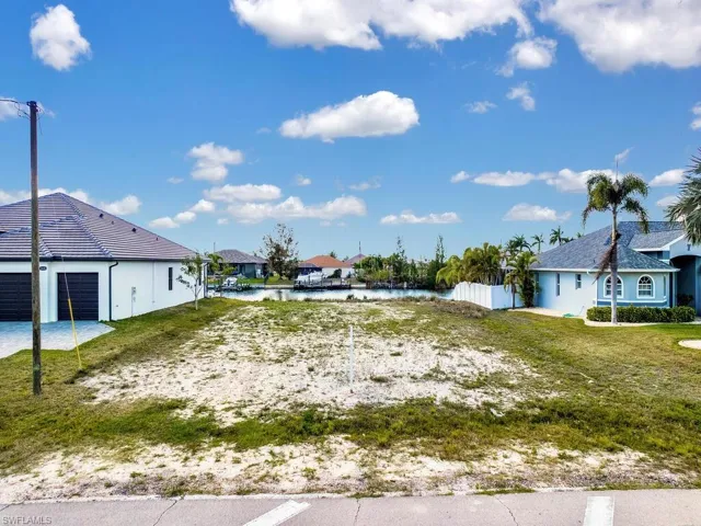 View of yard with a residential view