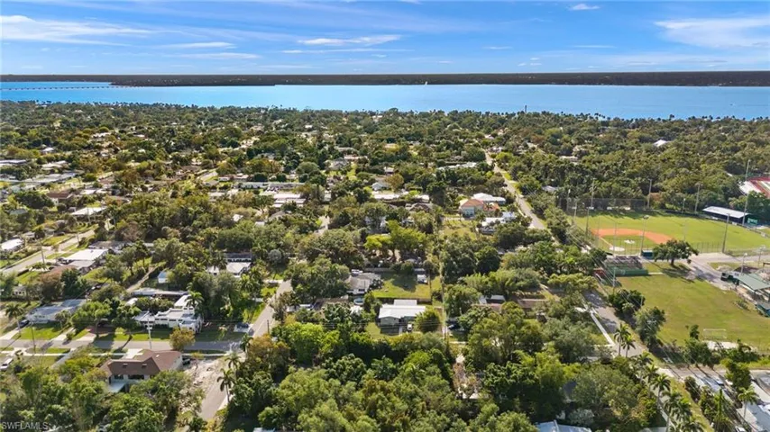 Pocket parks along Caloosahatchie river