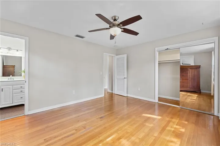 16'1" x 13'11" Primary bedroom
