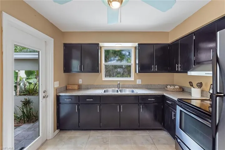 Lots of cabinet & prep space