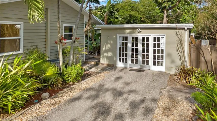 Casita has own entrance, AC & parking