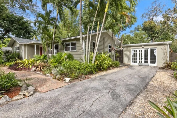 Bungalow at L, Casita at end of drive