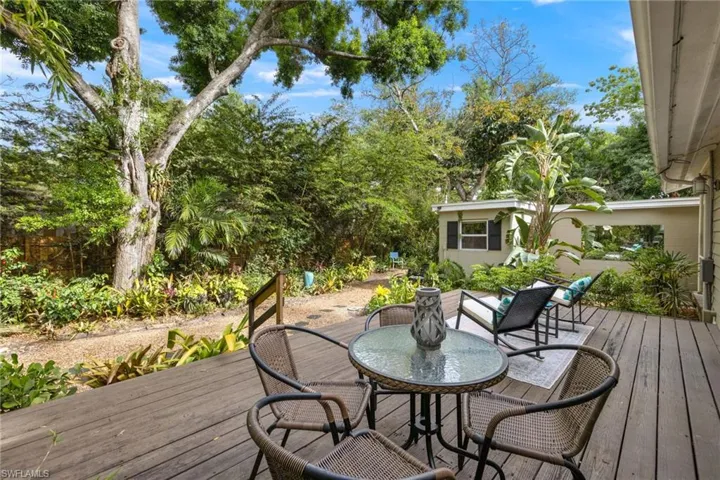 Dine outdoors on Bungalow deck, Casita straight ahead