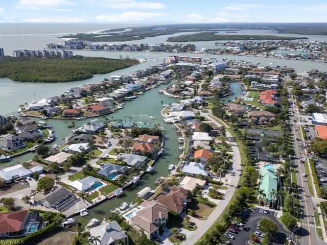 Bird's eye view of quick direct access to the Gulf