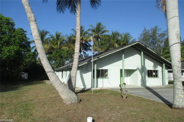 5395  Carolina  AVE, Naples, FL 34113