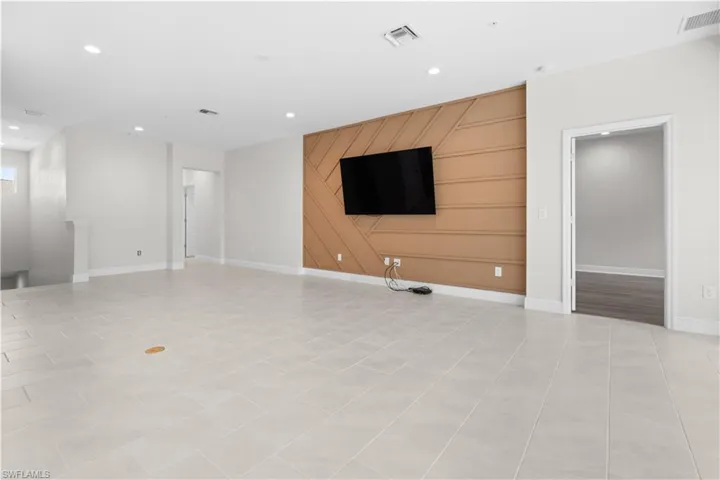 6947 Avalon Cir 1907, Naples, Florida 34112