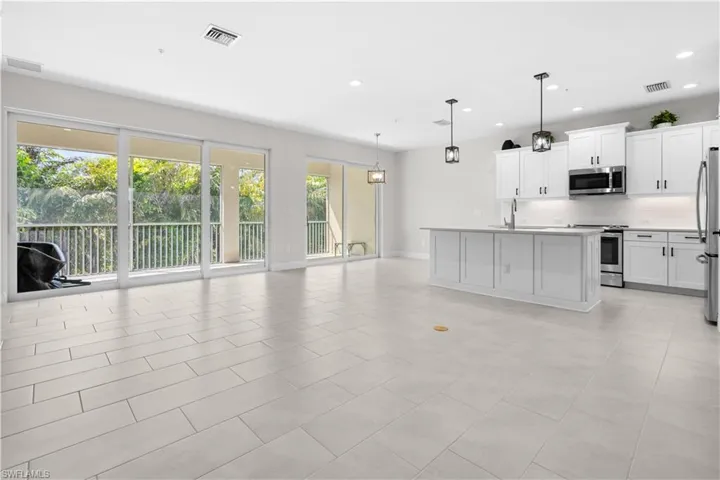 6947 Avalon Cir 1907, Naples, Florida 34112