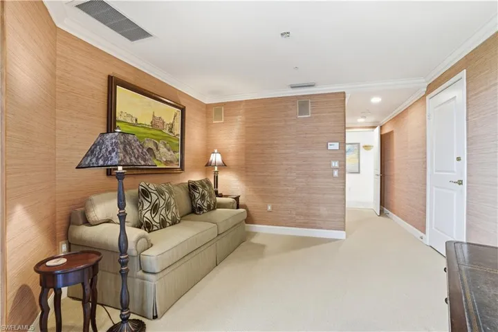 Comfort and functionality - there is also a private balcony!