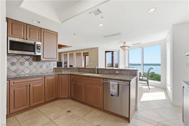 Prepare your favorite meal while enjoying Gulf views.