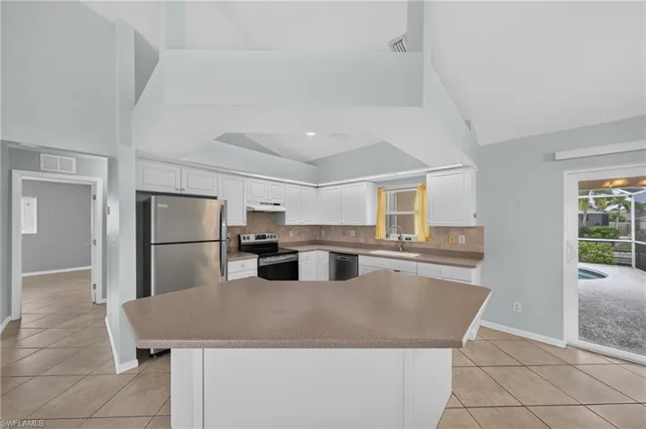 1709 Sw 15th Pl, Cape Coral, Florida 33991