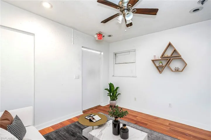 Living area with ceiling fan
