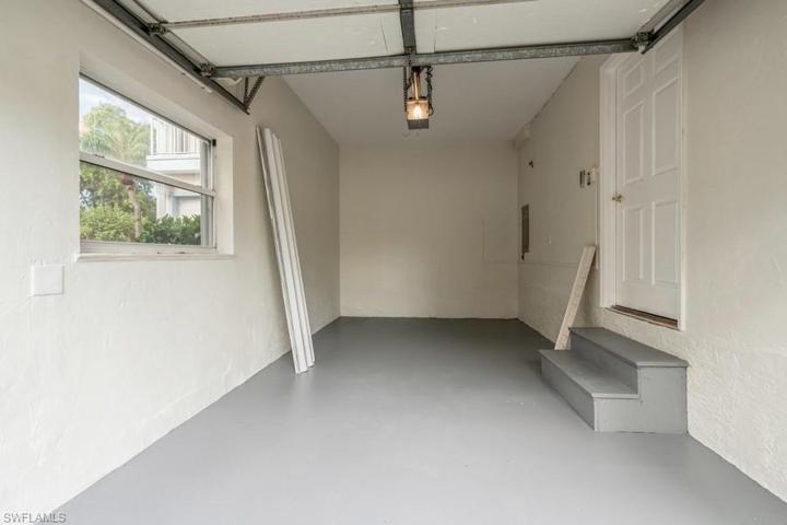 Few Condos in Royal Harbor w/Garage