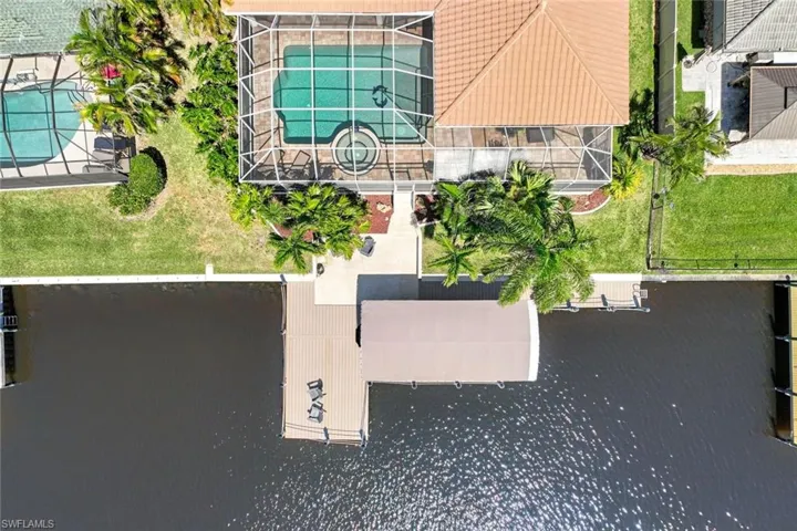 Birds eye view of property