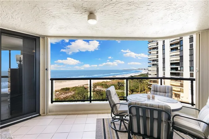 Both bedrooms have access to lanai via sliders