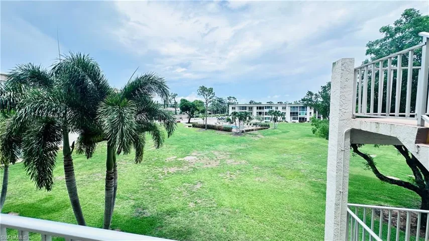 View of grassy yard