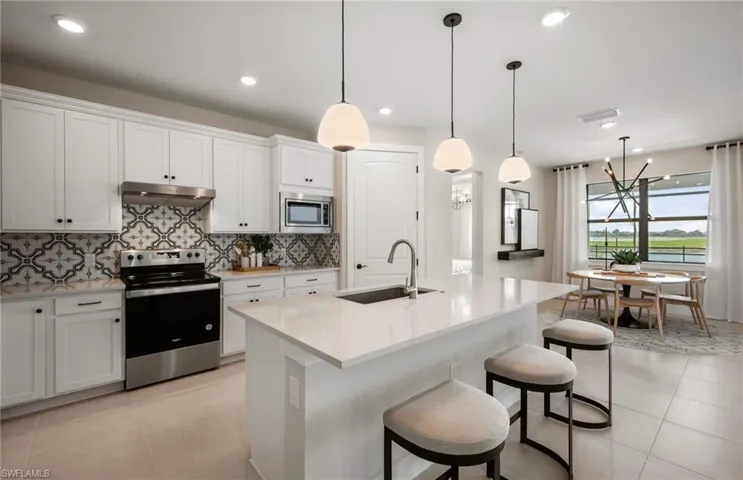 Interior photos are of a staged model home. Illustration purposes only. Options may vary.