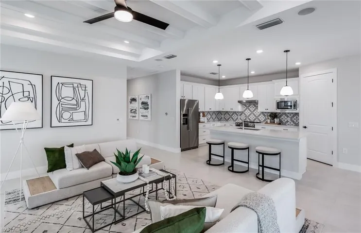 Interior photos are of a staged model home. Illustration purposes only. Options may vary.