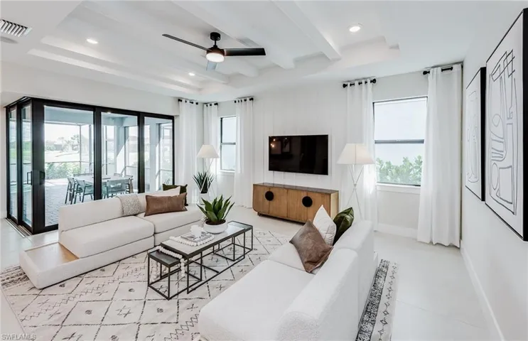 Interior photos are of a staged model home. Illustration purposes only. Options may vary.