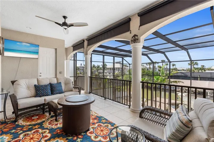 Balcony with spectacular views with ceiling fan