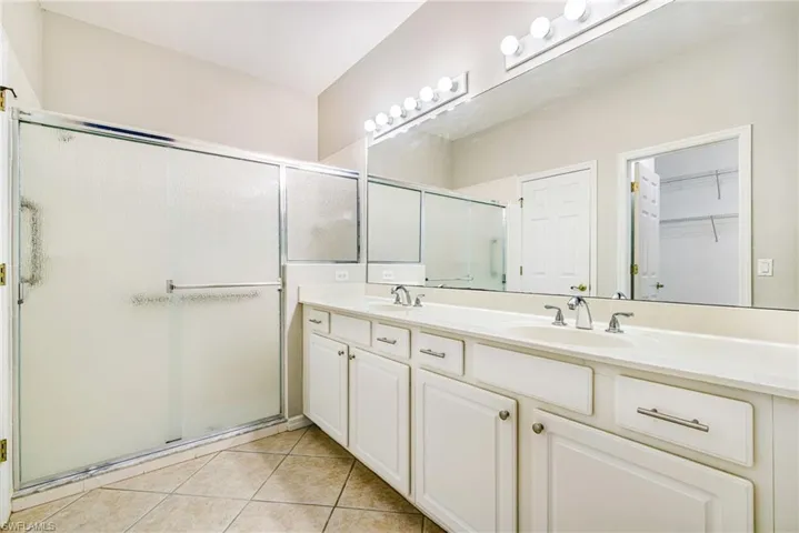 Dual sinks in the Master bath