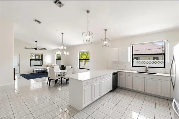 594 108th Ave N, Naples, Florida 34108