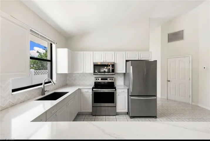 594 108th Ave N, Naples, Florida 34108