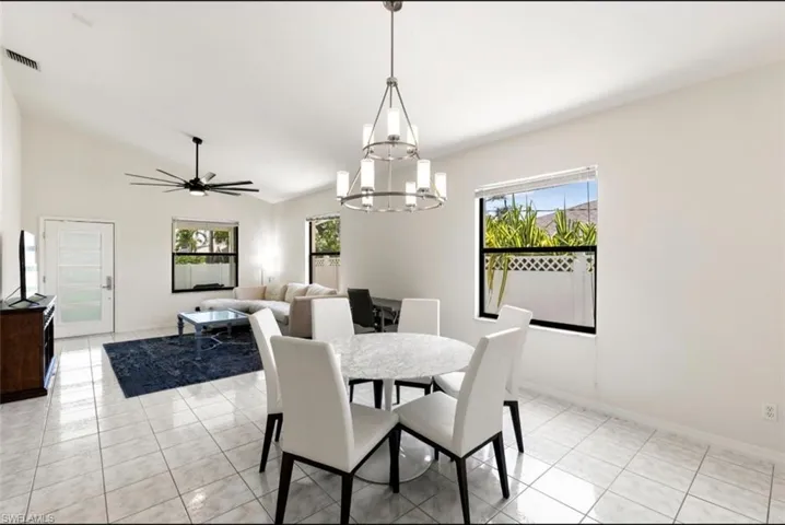 594 108th Ave N, Naples, Florida 34108