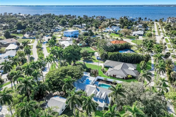 Aerial perspective of the neighborhood and surrounding homes with walking distance to the River