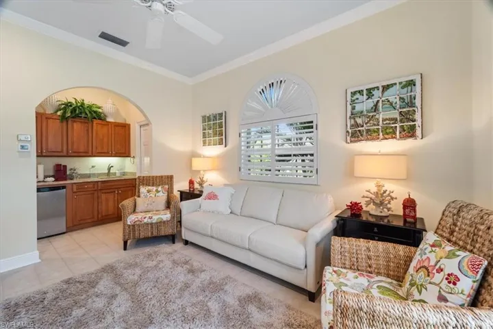 Living area with ornamental molding