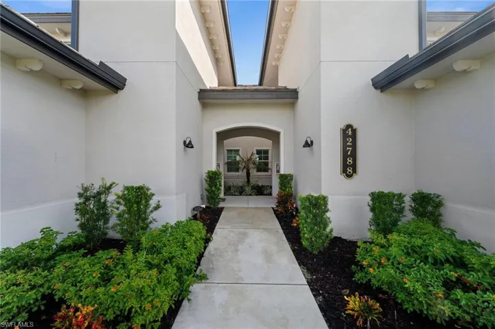 Ground Floor Front Entryway