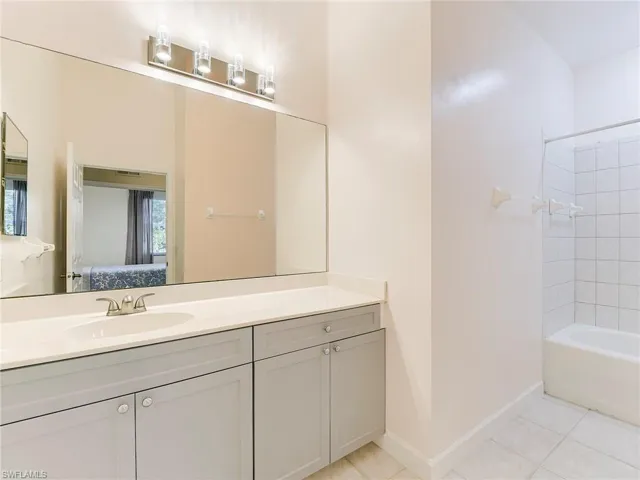 3000  Meandering  WAY, Fort Myers, FL 33905