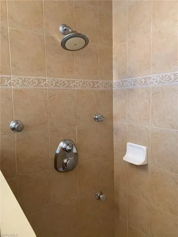 3910  Jasmine Lake  CIR, Naples, FL 34119