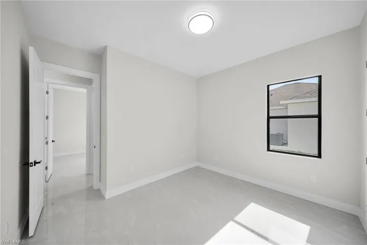 216 Ne 25th Ter, Cape Coral, Florida 33909