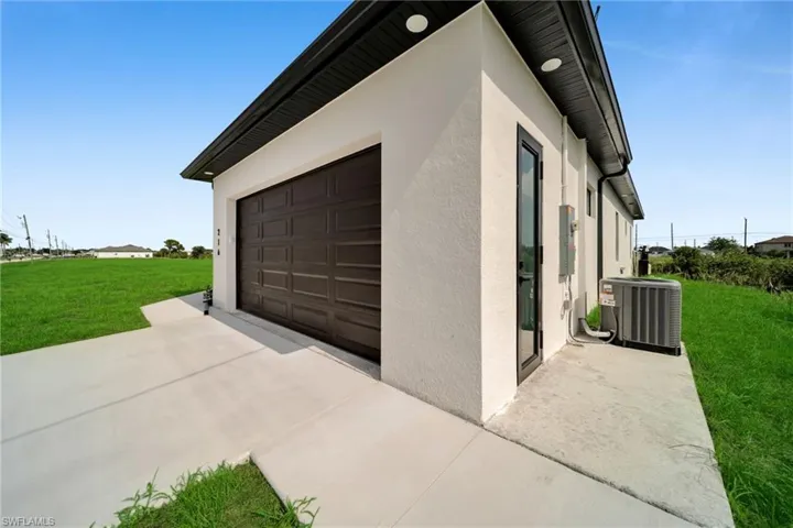 216 Ne 25th Ter, Cape Coral, Florida 33909