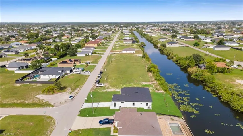 216 Ne 25th Ter, Cape Coral, Florida 33909