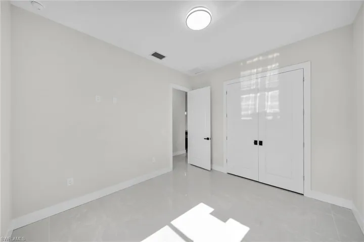 216 Ne 25th Ter, Cape Coral, Florida 33909