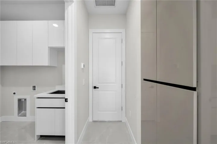 216 Ne 25th Ter, Cape Coral, Florida 33909
